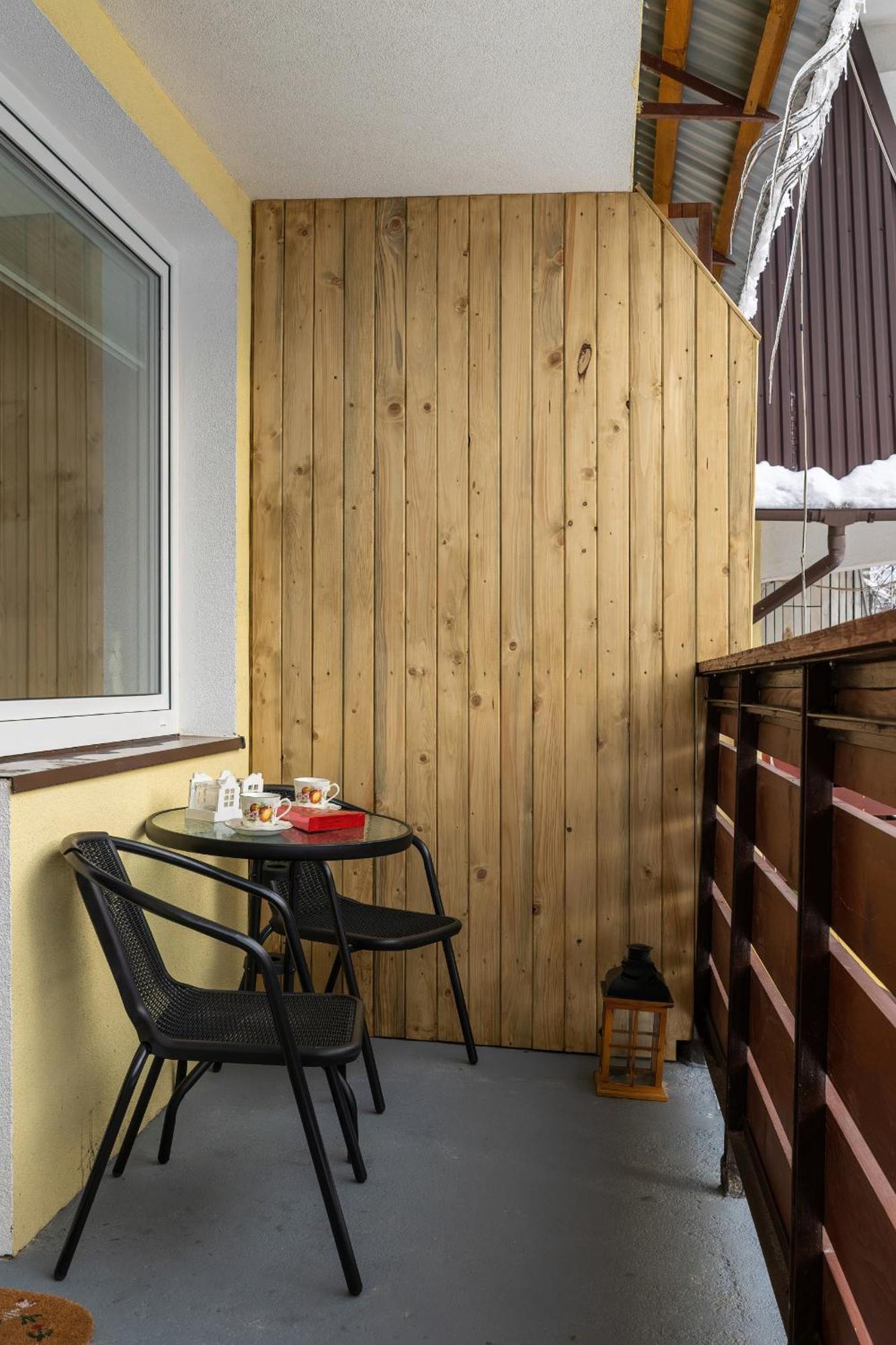 Mountain Corner In By Renters *