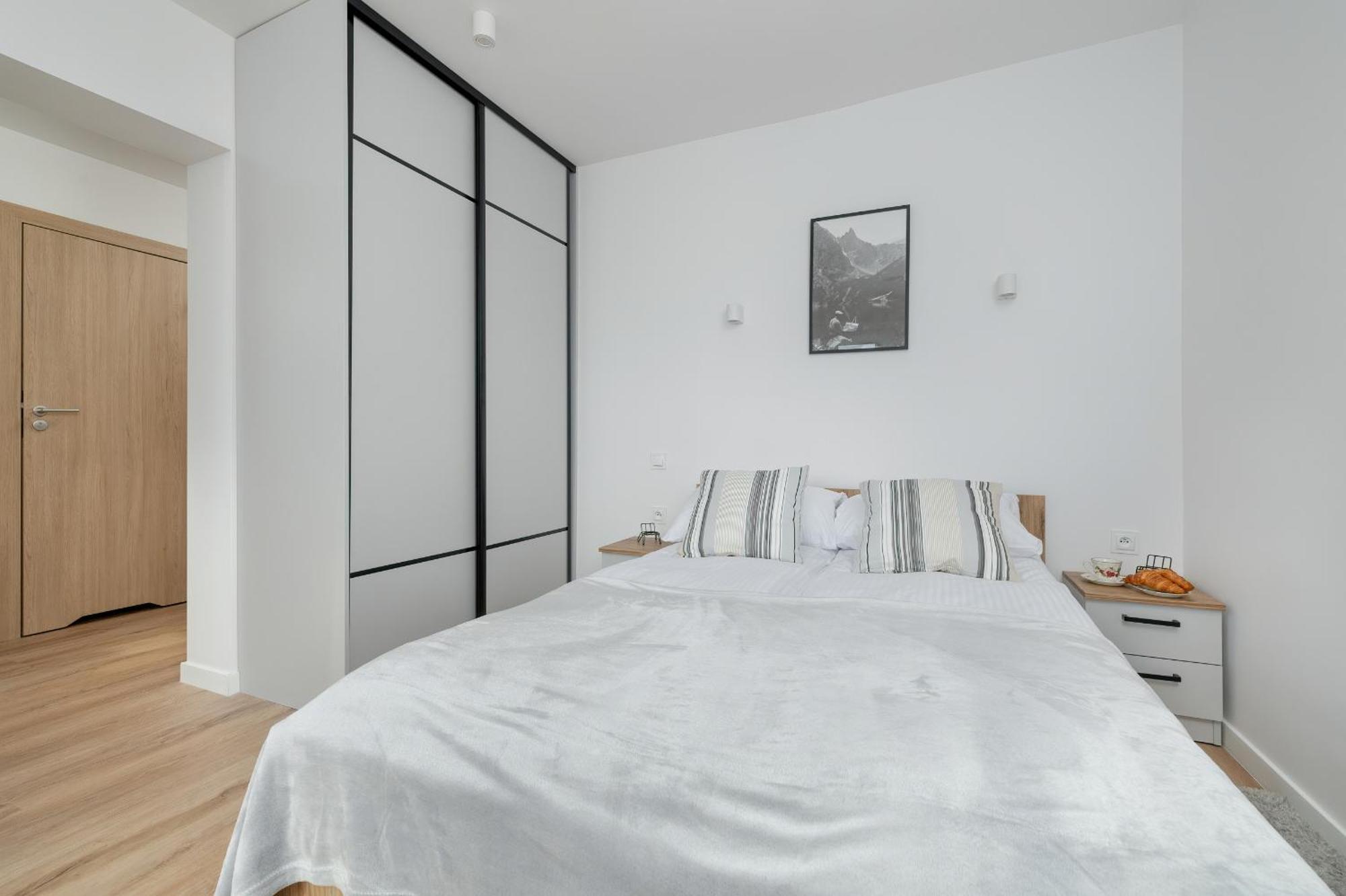Mountain Corner In By Renters Apartment *
